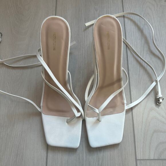 PrettyLittleThing white square toe strappy heeled thong sandals US 7 - Picture 2 of 5